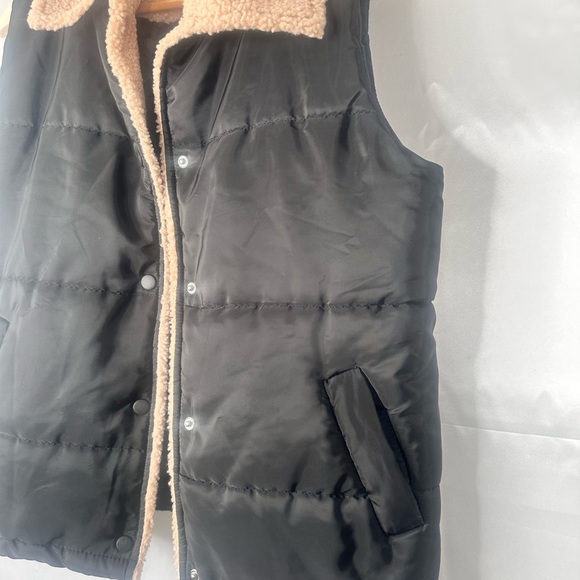 Black Puffer Vest with Tan Sherpa Collar Size L - Picture 4 of 11